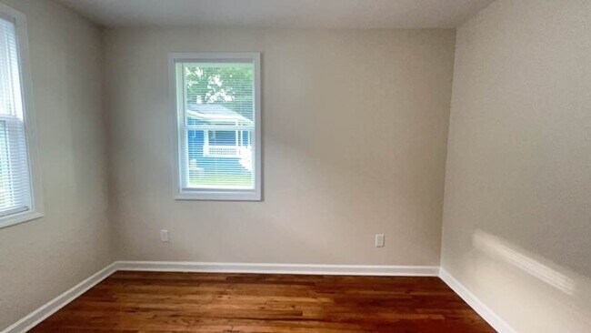 Building Photo - Convenient Columbia Living – Renovated Duplex Near Two Notch & Forest Dr