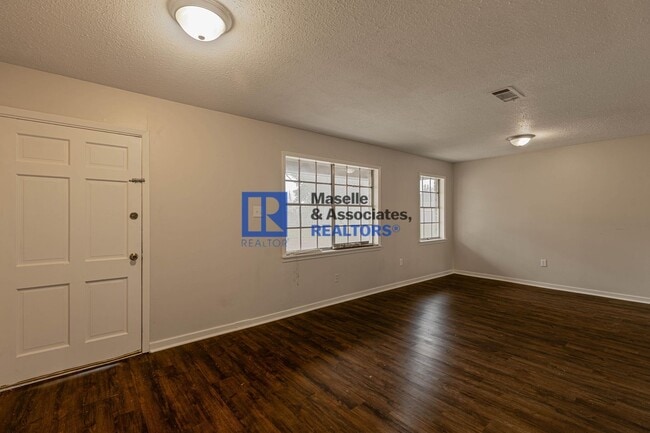 Building Photo - 3 Bed/2 Bath Home in the Heart of Pearl