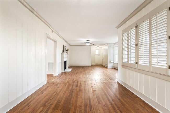 Building Photo - 2014 Golf Terrace Dr