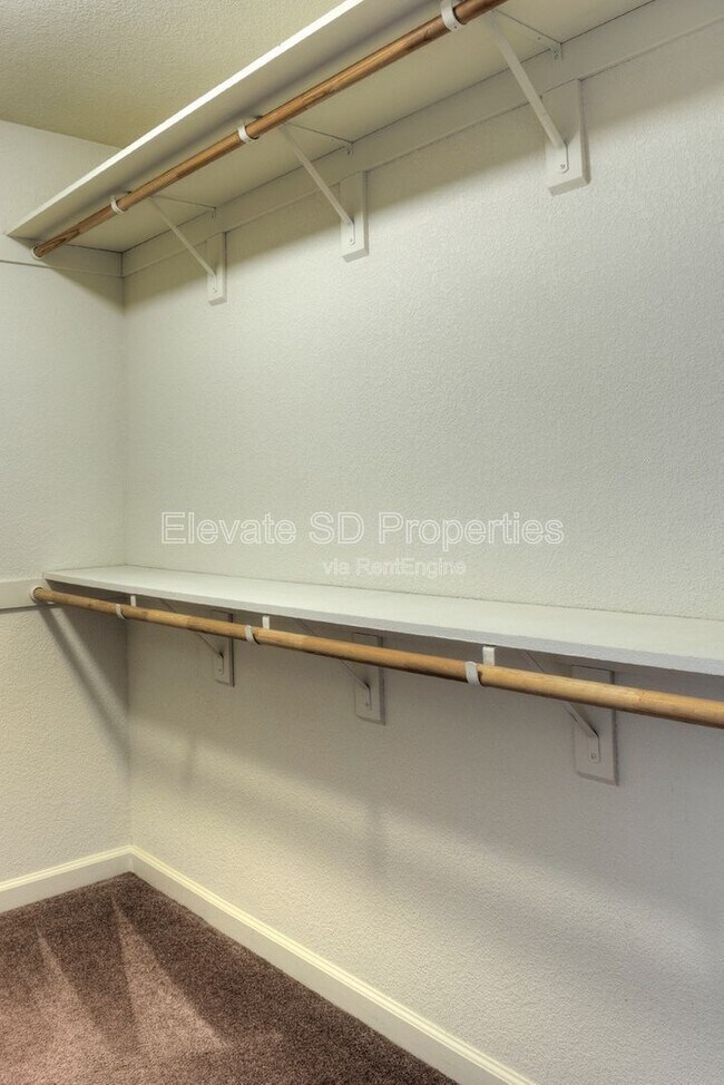 Building Photo - 2854 Grove Way