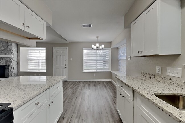 Building Photo - 10723 Forest Leaf Dr