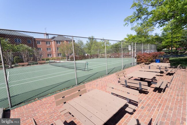 Building Photo - 1612 W Abingdon Dr
