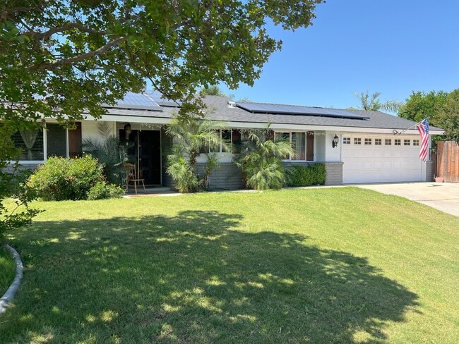 Building Photo - 905 Charter Oaks Ct