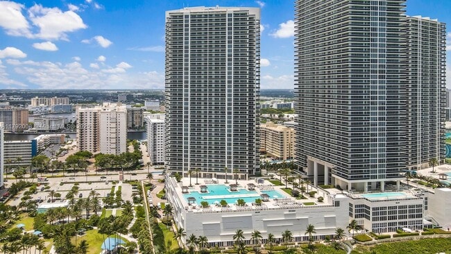Building Photo - 1830 S Ocean Dr