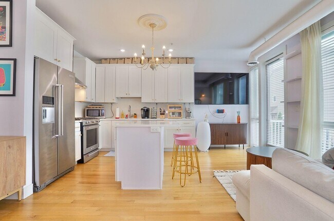 Building Photo - 414 1st St