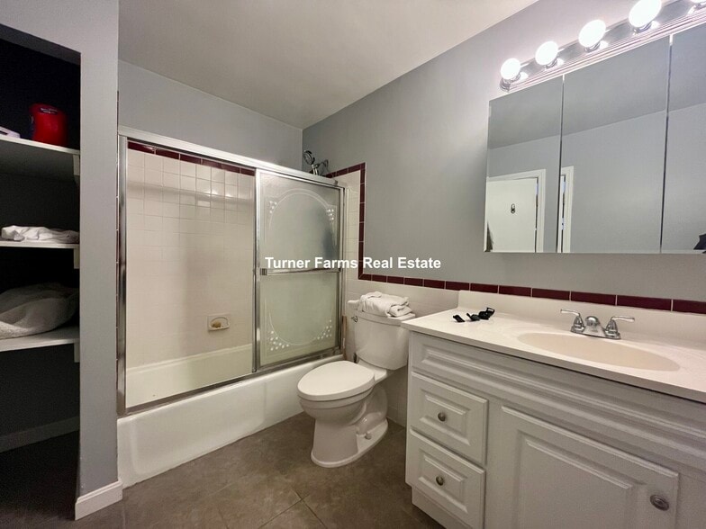 Building Photo - 8 Centre St