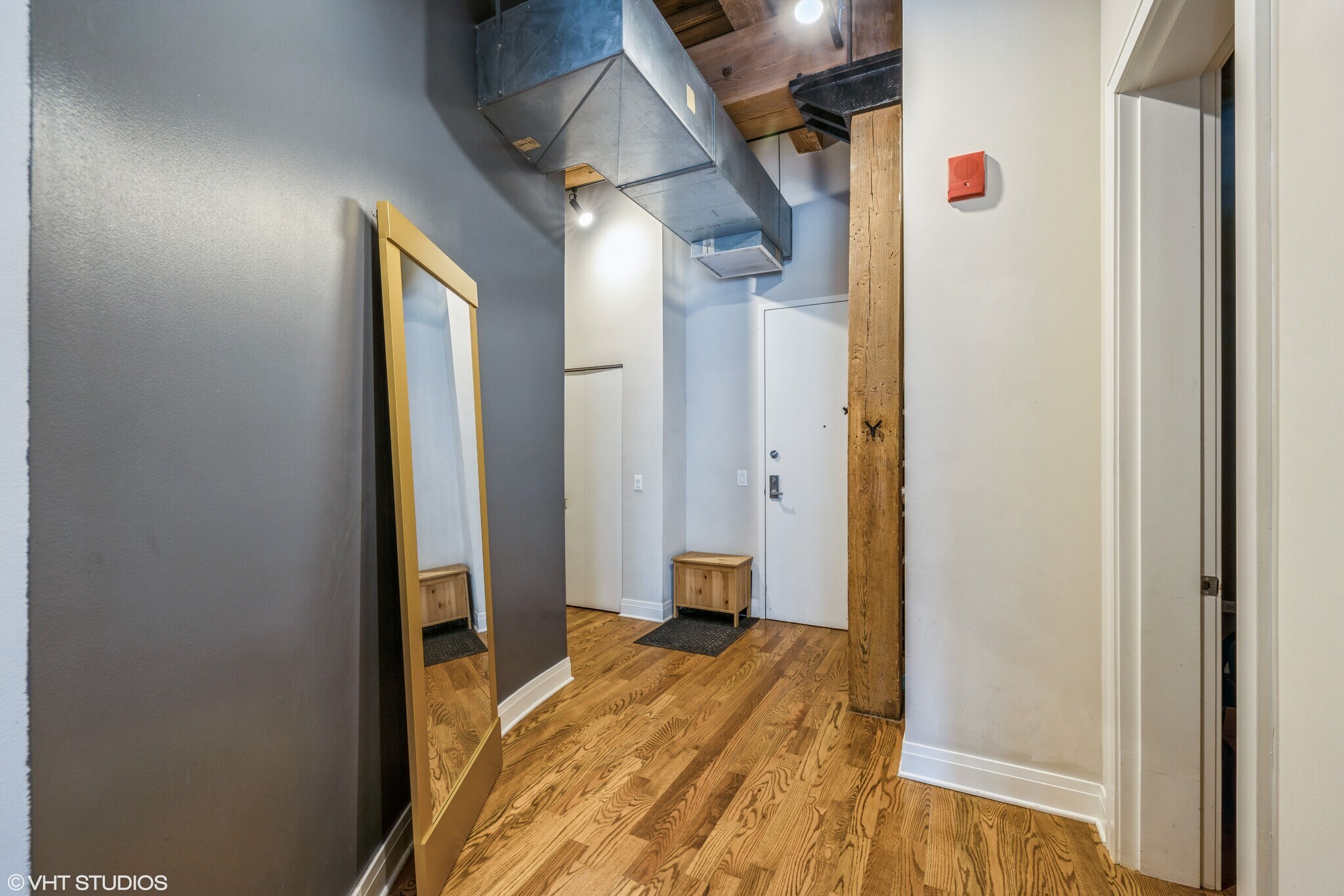 Building Photo - 770 W Gladys Ave