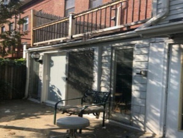 Building Photo - 84 Thorndike St