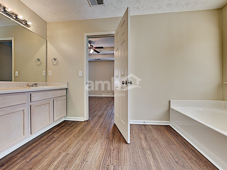 Building Photo - 201 Toulouse St