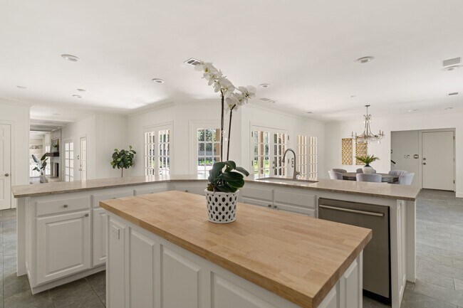 Building Photo - 11739 Wood Ln