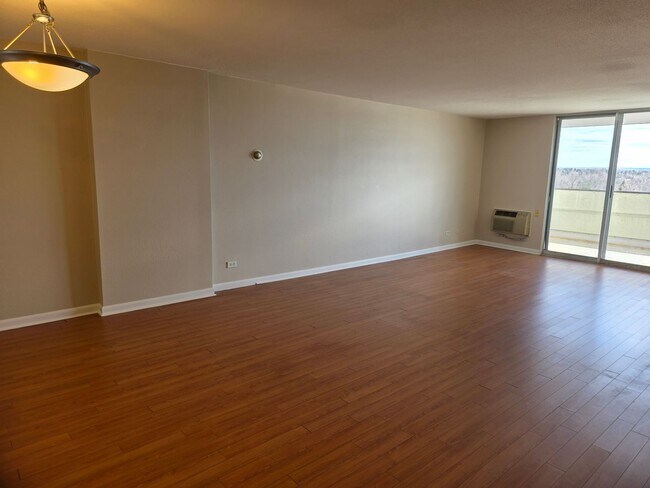 Building Photo - Location, Location… and Absolutely Incredible Views!