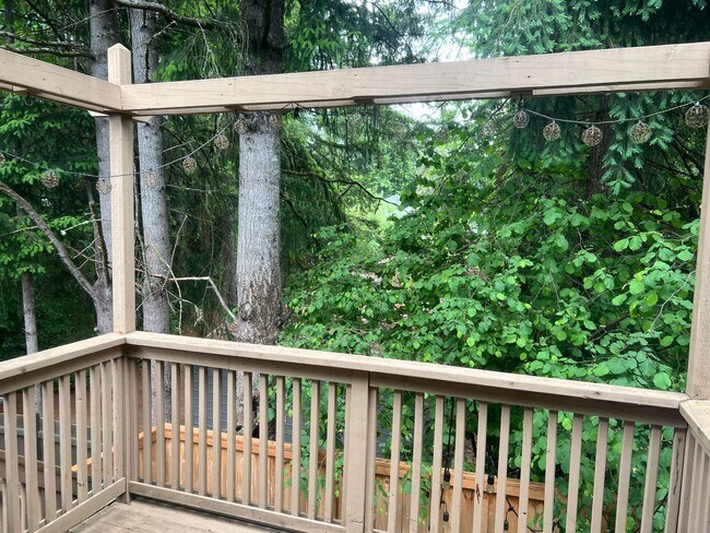 Building Photo - Must See! Beautiful 3bd/ + Bonus Rm/2.5 bath/ Primary Bed on Main/ /Heat Pump/Updated Features