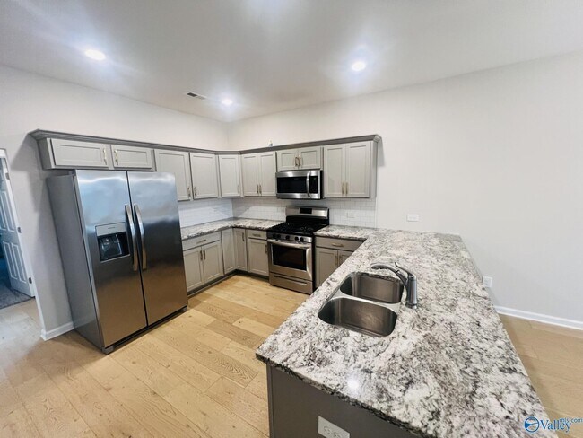 Building Photo - 16423 Demi Dr