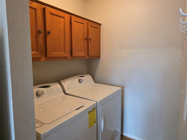 Building Photo - 2300 Old Spanish Trl