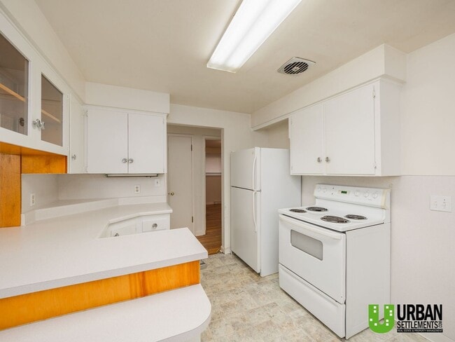 Building Photo - For Rent – Spacious 5 Bedroom Home in Spokane Valley