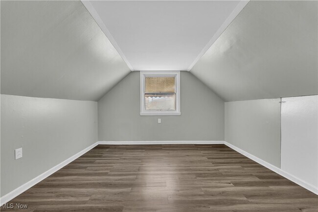 Building Photo - 25500 Briardale Ave