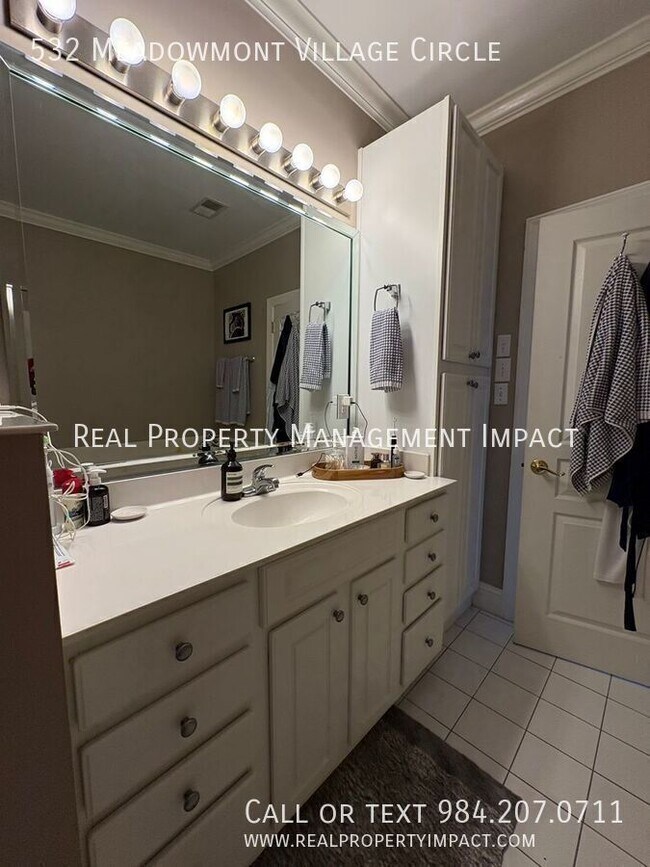 Building Photo - 532 Meadowmont Village Cir