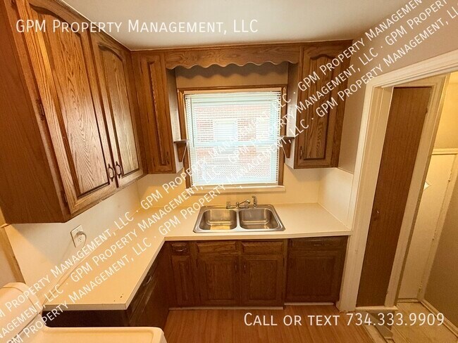 Building Photo - 1565 Lincoln Ave