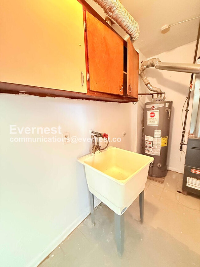 Building Photo - 14439 Kent St