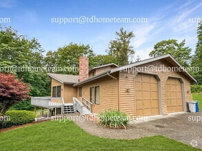 Building Photo - "Charming 3-Bed Retreat with Spacious Inte...