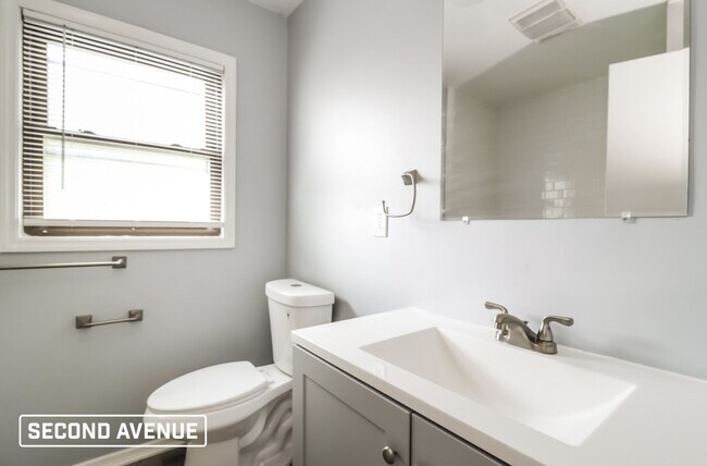 Building Photo - 462 Pedretti Ave