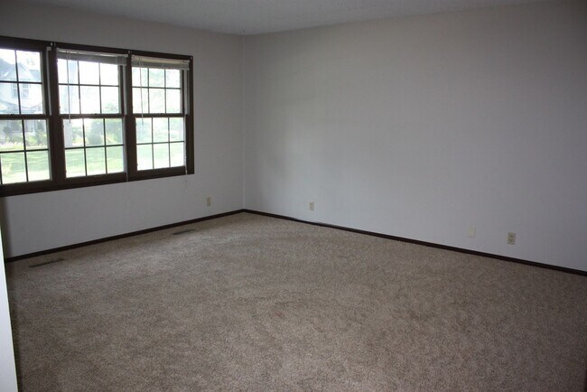 Building Photo - Zentals (1007 1/2 Monroe St; Pella)