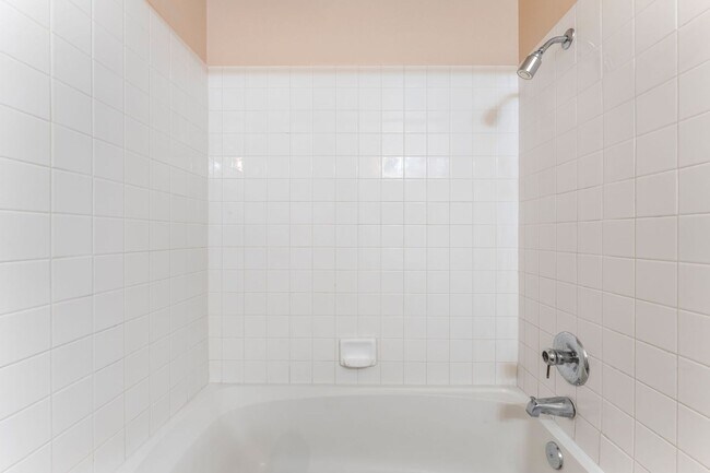 Building Photo - SPACIOUS CONDO!