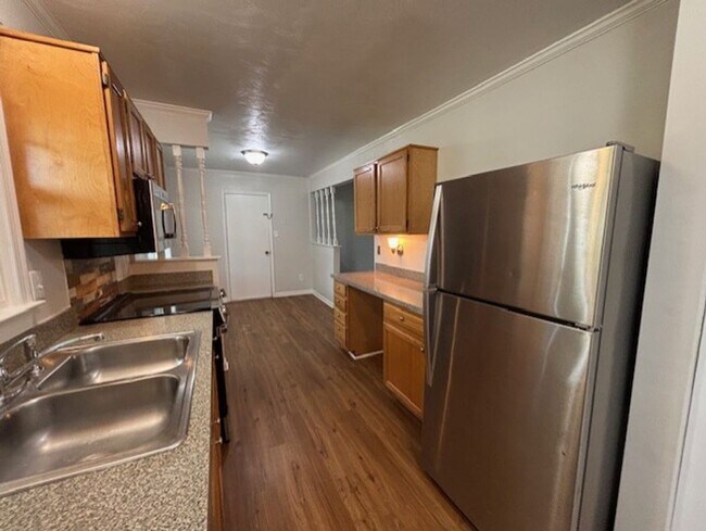 Building Photo - Windsor Oaks West
