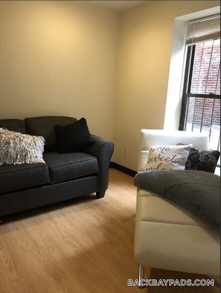 Building Photo - 90 St Botolph St