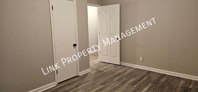 Building Photo - 2310 N Chamberlain Ave