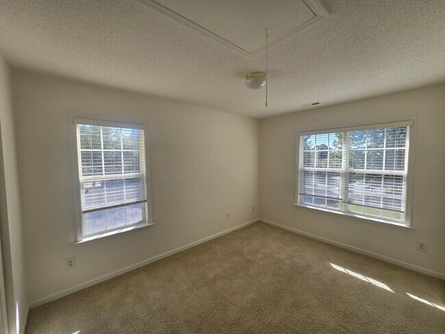 Building Photo - 100 Ranger Pl