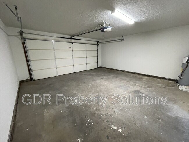 Building Photo - 520 Ortiz Dr NE