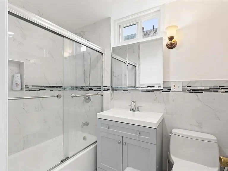 Building Photo - 34 Clinton St