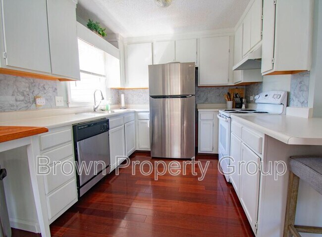 Building Photo - 20 N Hillside Dr