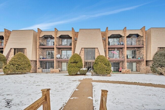 Building Photo - 7302 Blackstone Ave