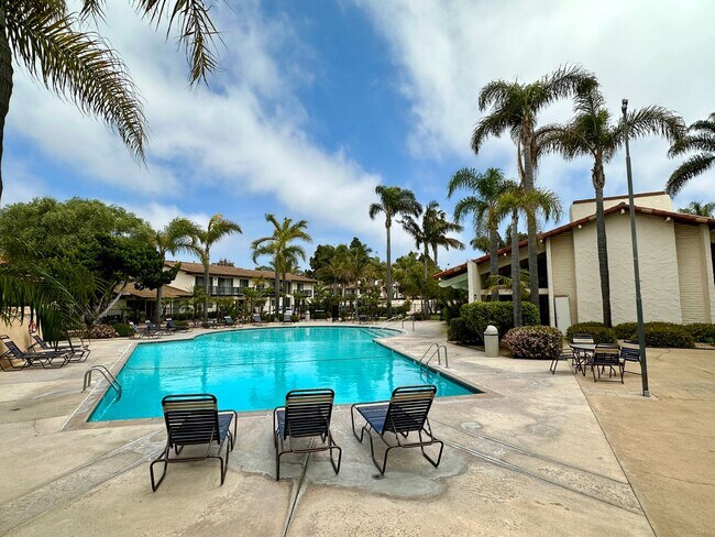Building Photo - 3266 Loma Riviera Dr