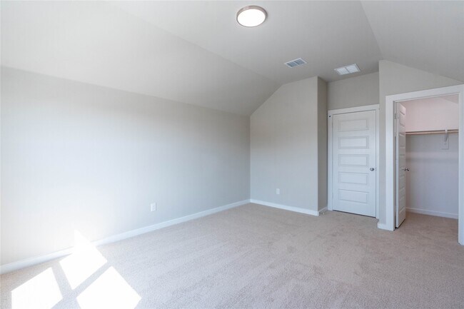 Building Photo - 712 Melody Hl Dr