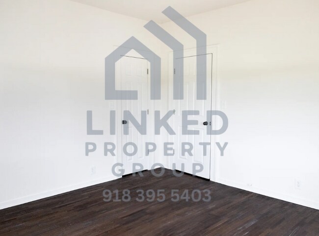 Building Photo - Beautifully Updated 3-Bedroom Home Near Downtown Tulsa