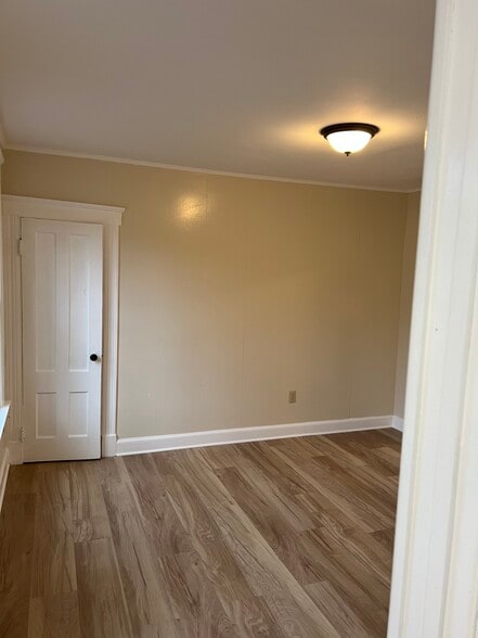 Building Photo - 63 Wood St