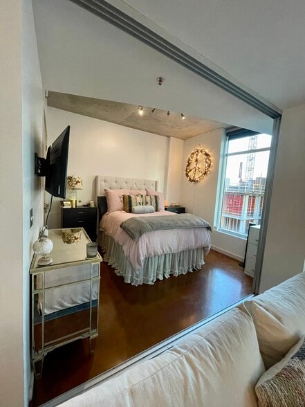 Building Photo - 600 12th Ave S