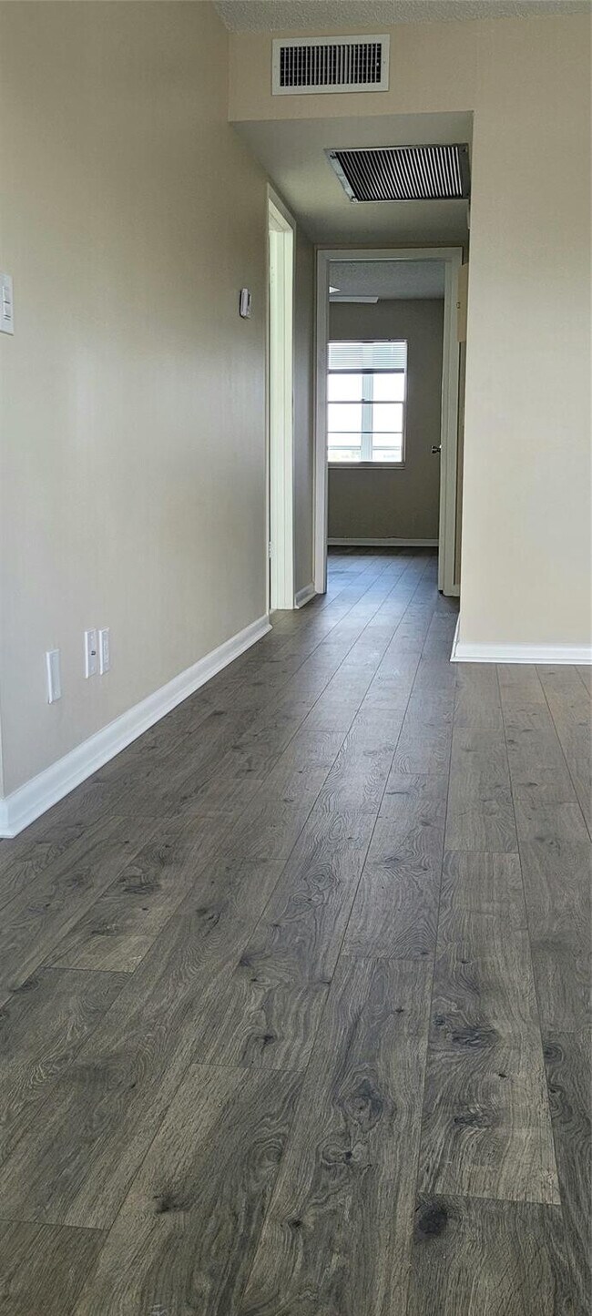 Building Photo - 4070 Exeter