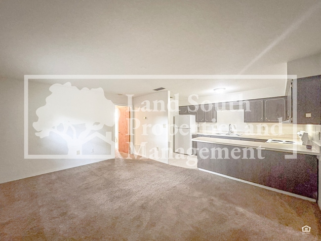 Building Photo - 815 W Carole St