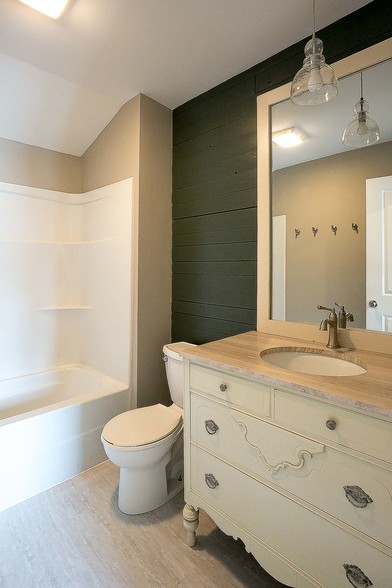 Building Photo - 122 Sayre St