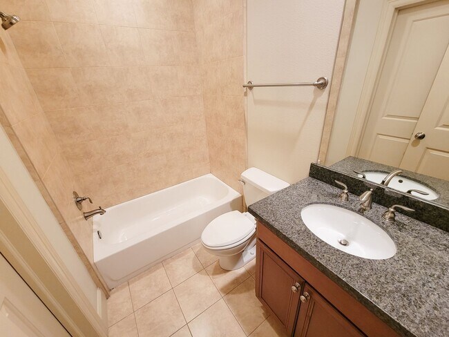 Building Photo - Stunning Corner Unit with Breathtaking Views!