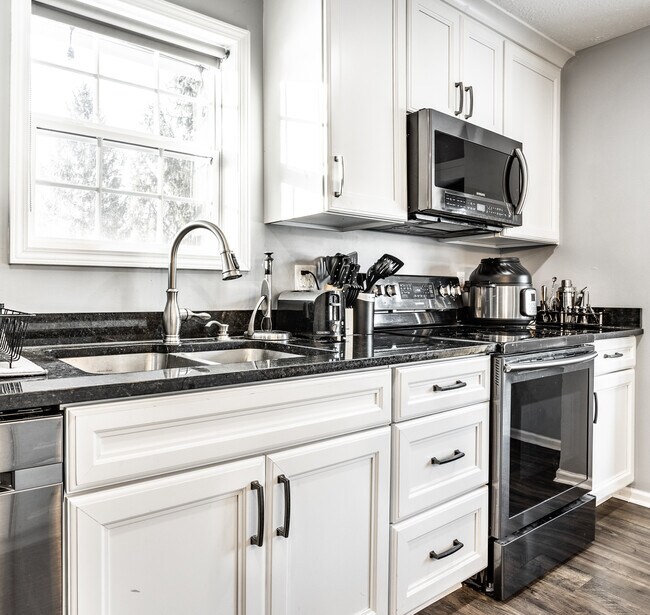 Building Photo - 7757 Kemble Ct