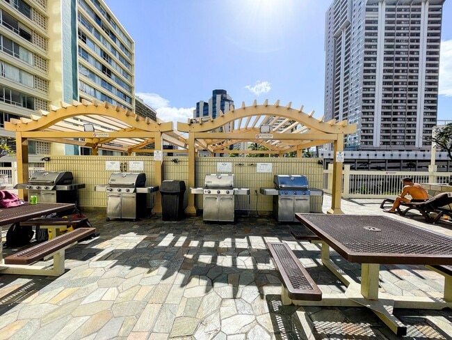 Building Photo - 445 Seaside Ave