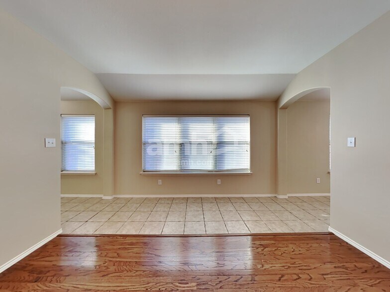Building Photo - 13321 Evergreen Dr