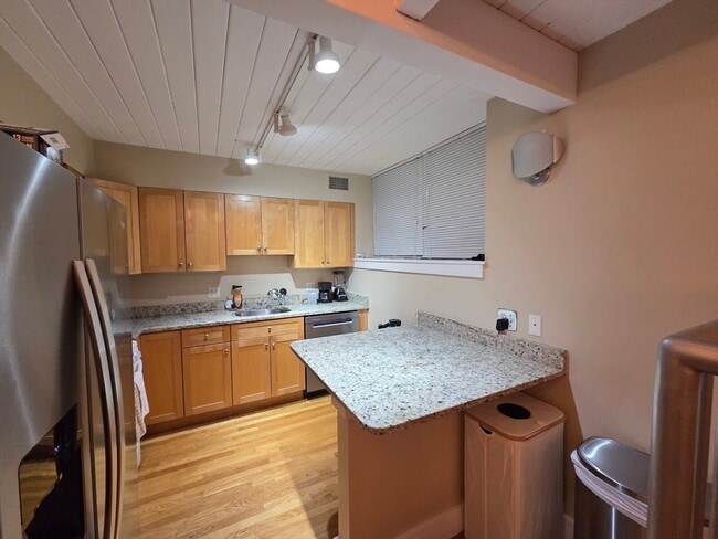 Building Photo - 155 Brookline St