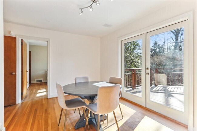 Building Photo - 235 Elden Dr NE