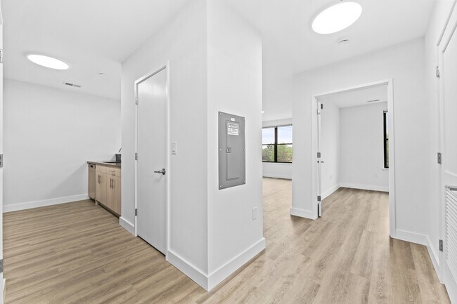 Building Photo - 416 Highland Ave